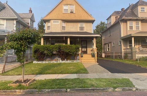 Cleveland House | Home away from home, n By university , hospitals , museum,nPet friendly.