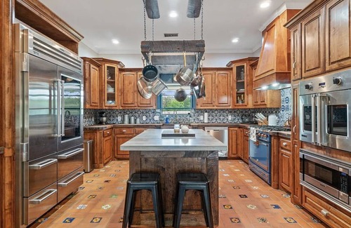 Van Zandt County House | Home away from Home! Ranch house with full gym