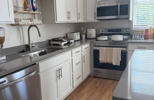 Cannondale House | Home away from Home. Charming 3-bedroom townhome in the heart of Chattanooga