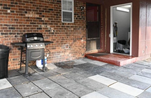 Livingston House | Home Away from Home! Newly remodeled!