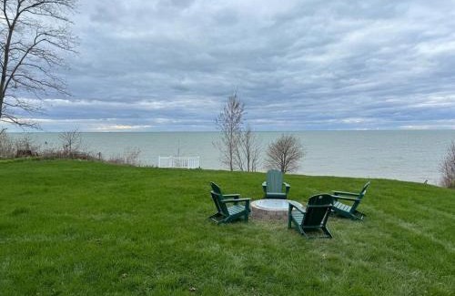Town of Porter House | Home away on Lake Ontario