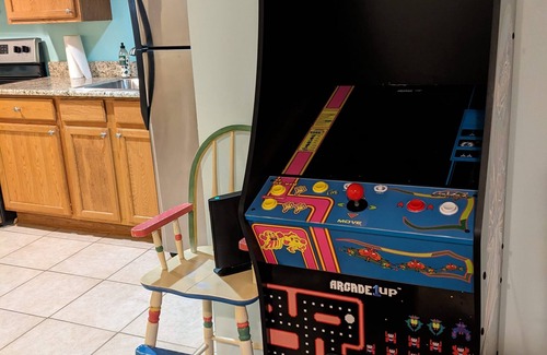 Columbia Heights Apartment | Home base for your DC adventures - near fun, great food, and public transport.n