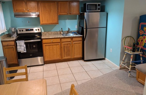 Columbia Heights Apartment | Home base for your DC adventures - near fun, great food, and public transport.n