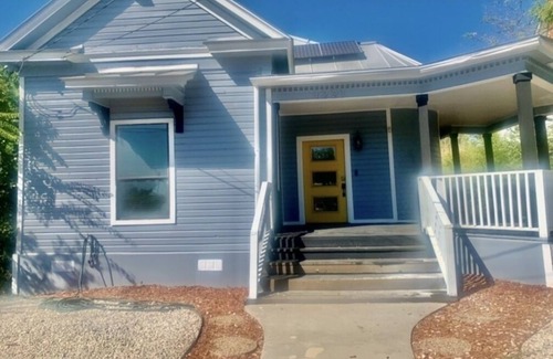 Nevada Street House | Home by the Dome! 2BR Downtown San Antonio Alamodome Hemisphere close!rn