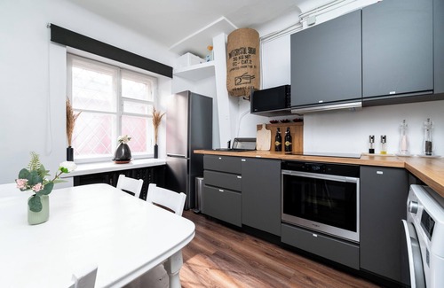 Old Town Apartment | Home cinema/2-bed, 2-bath/Free Private Parking