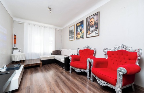 Old Town Apartment | Home cinema/2-bed, 2-bath/Free Private Parking