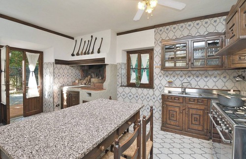 Pergine Valdarno Villa | Home Cinema Private Pool & Hot Tub Sleeps 12 (6 Bathrooms)