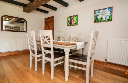 Barnstaple House | Home Farm Cottage