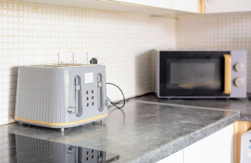 Manchester Apartment | Home Feel Apartment in Quite Community in M16 only 10 min to City