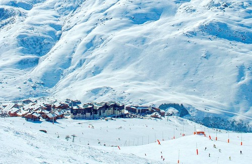 Praranger Ski Chalet | Homerez - Chalet 1 km away from the slopes for 15 ppl. with jacuzzi and balcony