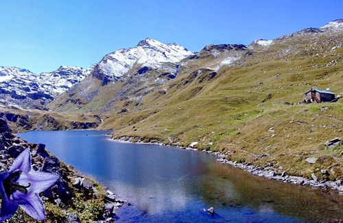 Praranger Ski Chalet | Homerez - Chalet 1 km away from the slopes for 15 ppl. with jacuzzi and balcony