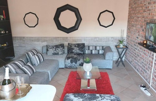 Port Elizabeth Apartment | Home from Home - Self catering