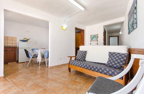 Mozaga House | Home In Central Location with Vegetable Garden, Terrace, Mountain View & Wi-Fi; Parking Available