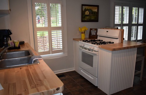 Hendersonville Other | Home in Hendersonville's Historic Lennox Park close to many fun activities.