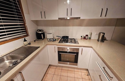 Meadow Heights House | Home Near Melbourne Airport