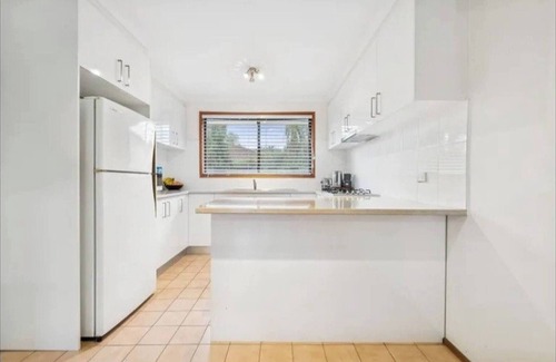 Meadow Heights House | Home Near Melbourne Airport