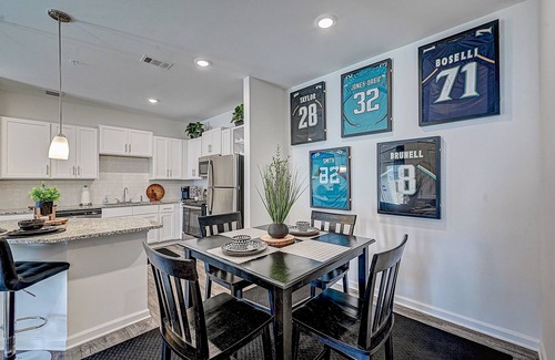 Jacksonville Apartment | ⭐HOME OF THE JAGUARS⭐private patio, w/POOL Near Downtown, NAS & Shopping