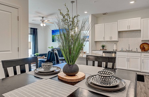 Jacksonville Apartment | ⭐HOME OF THE JAGUARS⭐private patio, w/POOL Near Downtown, NAS & Shopping