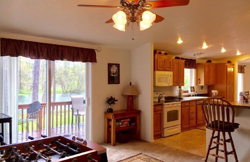 Trail House | "Home on The Rogue" - Gateway to Crater Lake!