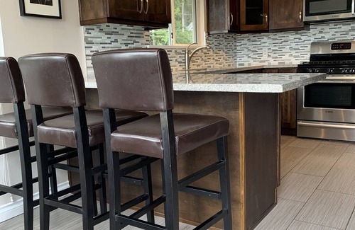 Upper Lonsdale House | Home Rental With Extra Large Deck