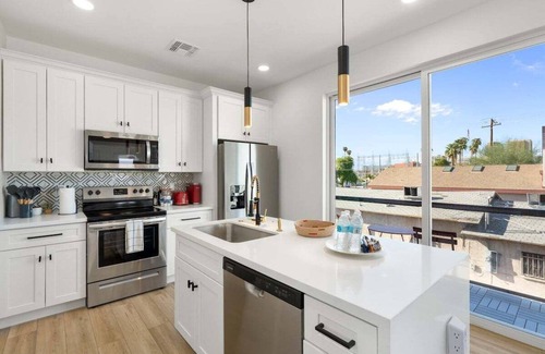 Downtown Phoenix Condo | Home Run! Walk to Chase Field | 2BR Summer Stay in Downtown PHX