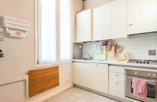 Sant' Ambrogio Apartment | Home Sweet Home away from home 753 Sq. Feet in the oldest districts of Florence