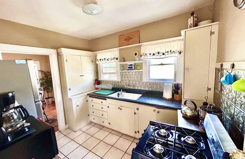 Beach Barber Tract Cottage | Home to Hollywood Movie Stars! Cute yard! 3 minute walk to direct beach access!