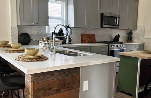 Government Hill House | Home w/King Bed Nr RiverWalk - Large Backyardn