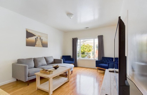 Sunnyside House | Home with High Walkability