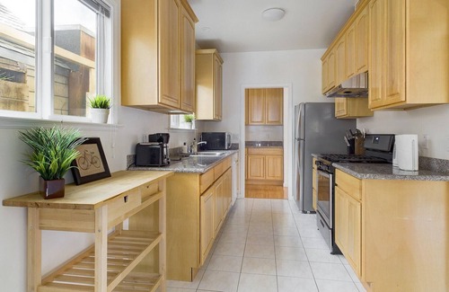 Sunnyside House | Home with High Walkability