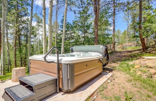 Angel Fire House | Home with Hot Tub 5 Mi to Angel Fire Bike Park
