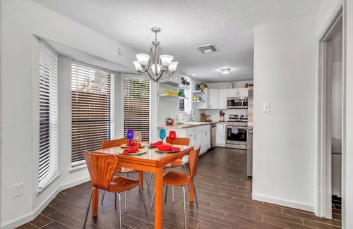 Mission Bend House | Home with pool, games and relaxation, in the middle of it all!