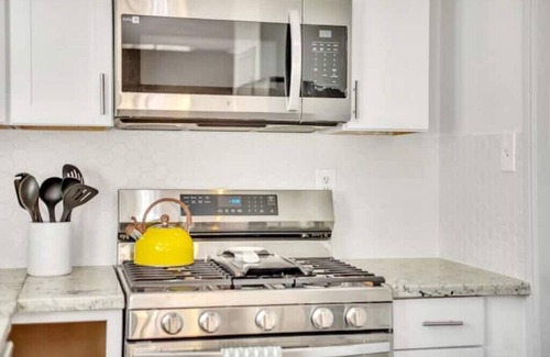 Mission Bend House | Home with pool, games and relaxation, in the middle of it all!