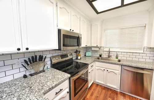 Kaseberg - Kingswood House | Home with Pool/Spa and Air Hockey Table