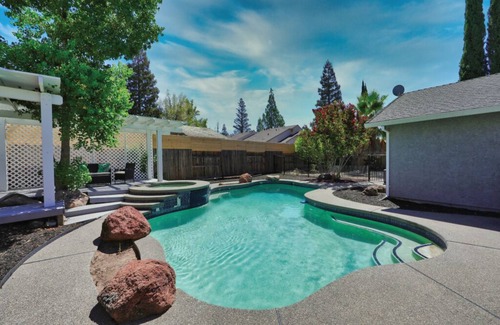 Kaseberg - Kingswood House | Home with Pool/Spa and Air Hockey Table