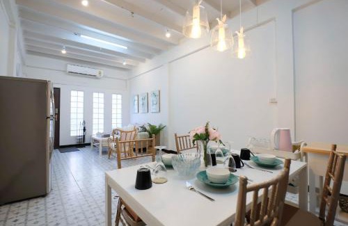 Khlong San House | HOME175 Peaceful 2BR near BTS & IconSiam