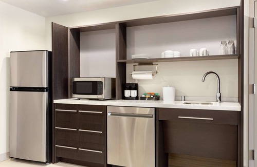 West Allis Hotel | Home2 Suites By Hilton Milwaukee West