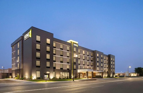 West Allis Hotel | Home2 Suites By Hilton Milwaukee West