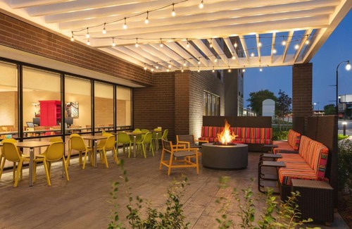 West Allis Hotel | Home2 Suites By Hilton Milwaukee West