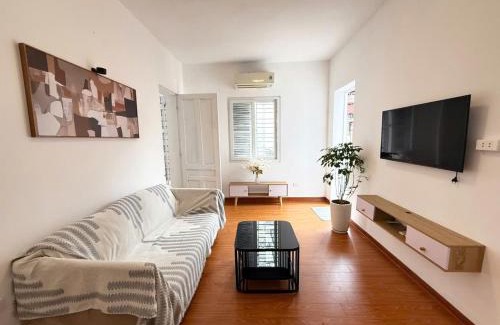 Ba Dinh Apartment | Home4you - Căn hộ 1 ngủ tại Ba Đình với Ban Công cực Chill