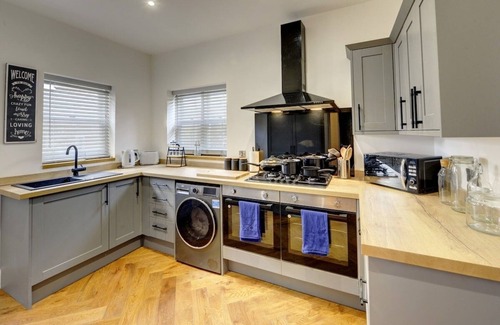 Leeds House | Homebird Property - The Vicarage