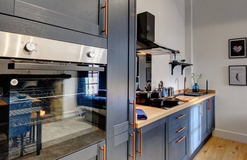 Leeds House | Homebird Property - The Vicarage