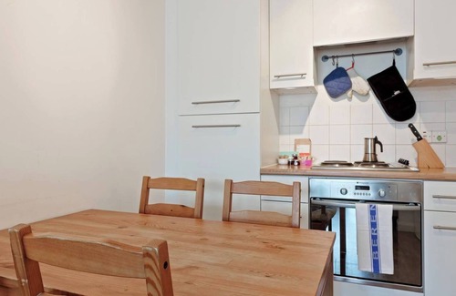 Hackney Wick Apartment | Homely 2BD Flat in Homerton