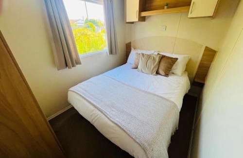 Great Yarmouth Boat Rental | Homely 8 Berth Caravan At California Cliffs Near To Scratby Beach Ref 50067G