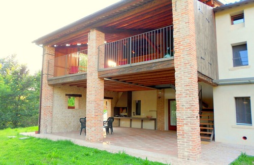 Asolo Apartment | Homely Farmhouse in Pagnano Italy near Forest