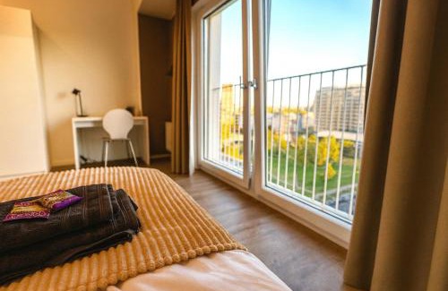 Schwanheim Apartment | Homely! Skyview 2-Room Apartment, Airport, Fair, Rooftop, Gym!