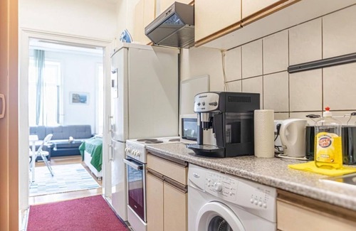 Brigittenau Apartment | Homely Studio w/Free Coffee near Millenium Tower