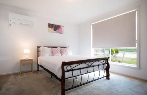 Prospect Vale House | Homely Suburban Delight With Parking & Wi-fi