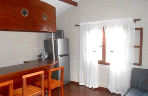 Albion House | Homerez - 100m from the beach! House for 3 people with pool access