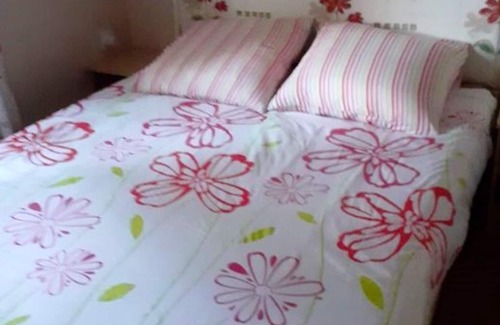 Reville House | Homerez - Amazing bungalow for 6 ppl. with garden and terrace at Reville